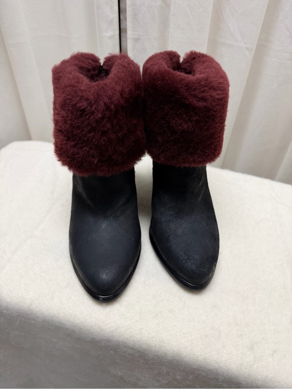 UGG Black Suede Shearling Cuff Ankle Boots Burgundy Fur Women’s Size